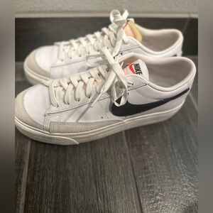 Women’s white Nike Blazers Low- LIKE NEW!